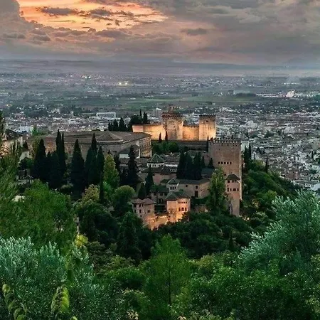 Center * Granada